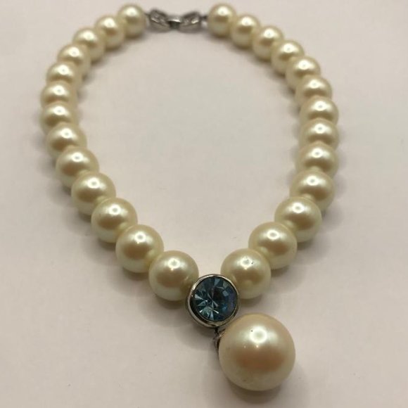 Vintage Givenchy Faux Pearl with Faceted Blue Crystal Pendant Necklace - Picture 4 of 10